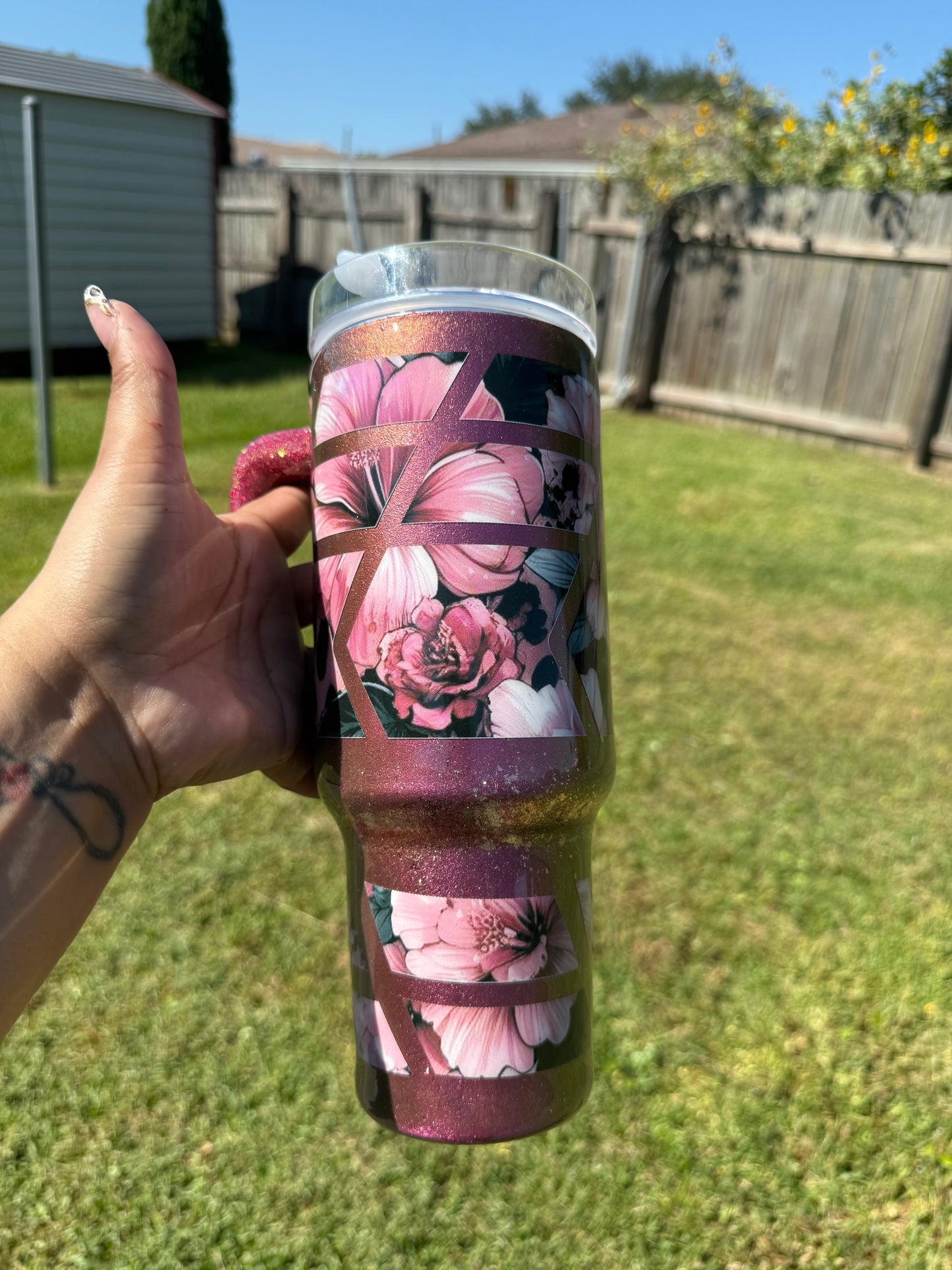 RTS - 40oz with Handle - Roses in Rosé with Gold Flakes